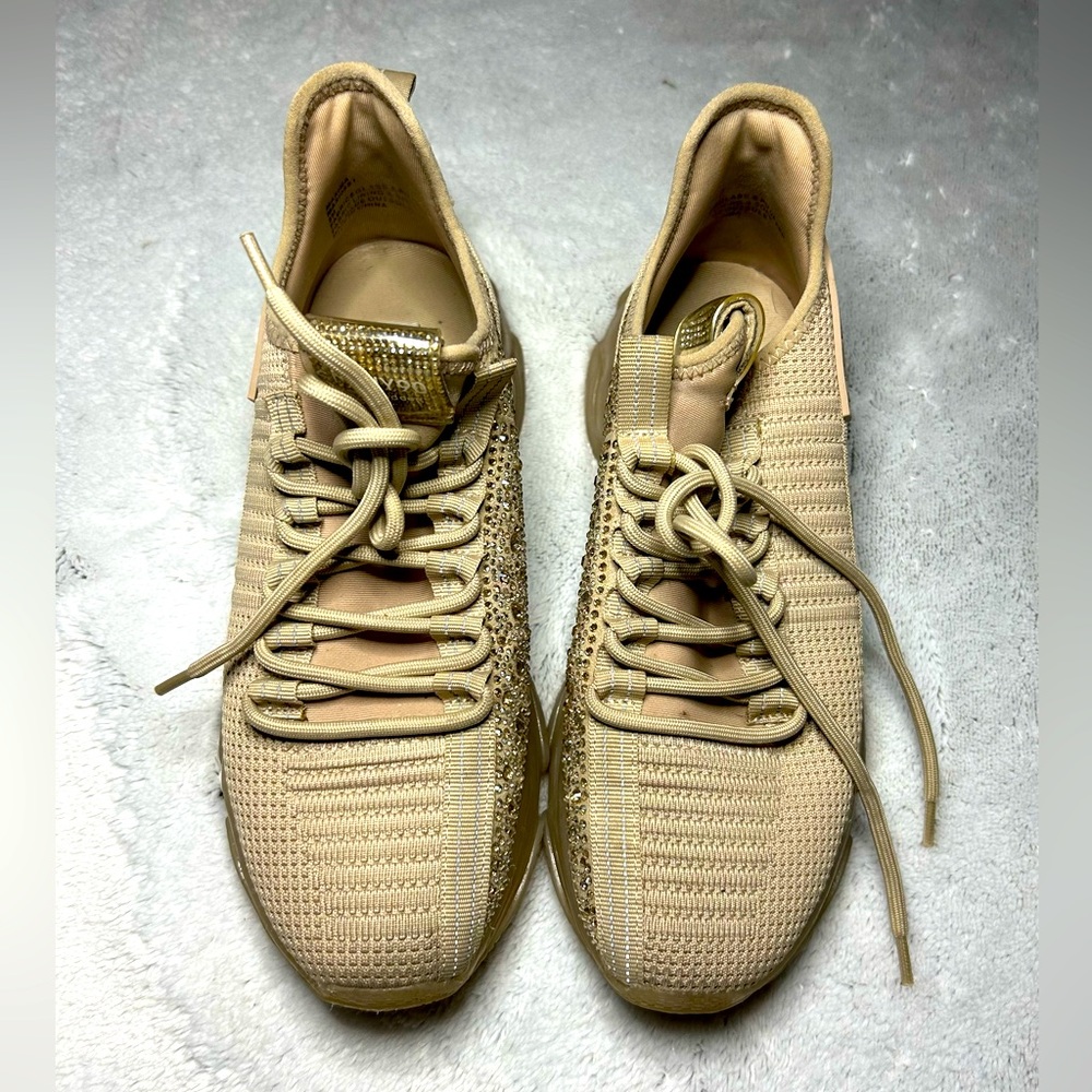 Woman’s Steve Madden Runners